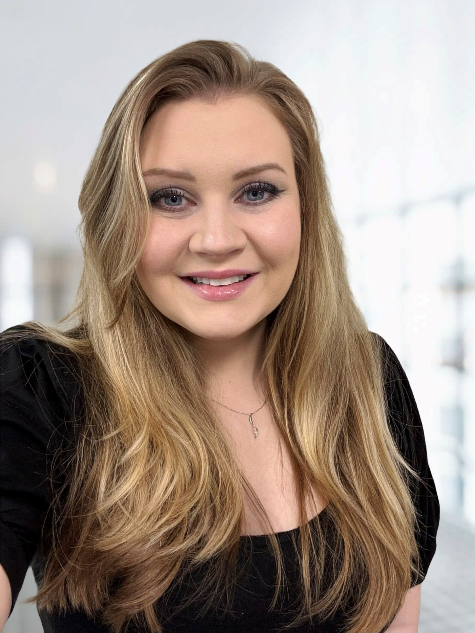 Headshot of Cassie Cashin